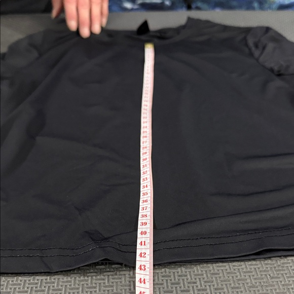 Women’s crop topClassic Black Short Sleeve - Picture 4 of 5